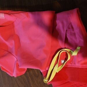 Figs jogger pants and top set xxs